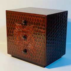 鎌倉彫 小箪笥 3段 花柄 漆塗り 伝統工芸 和家具 引き出し収納 和風