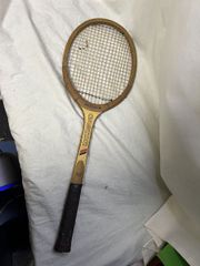 【ビンテージ】MIZUNO 木製テニスラケット CASTOR（カストール） ミズノ（MIZUNO）のヴィンテージ木製テニスラケット「CASTOR