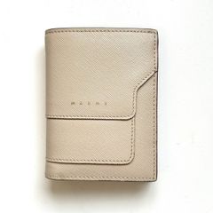 新品未使用 MARNI (マルニ) 二つ折り財布 ダスティオリーブ - メルカリ