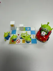 ポップマート エイリアン フィギュア