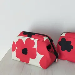 ハンドメイド　Мサイズ　ワイヤーポーチ　口金ポーチ　プレゼントにも♡