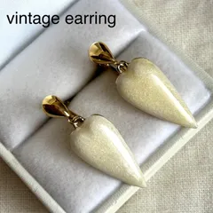 A04044ヴィンテージ アイボリーエナメルのドロップ型ゆらゆらイヤリング