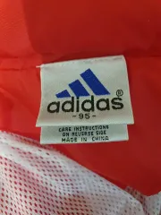 アディダス ウィンドブレーカー