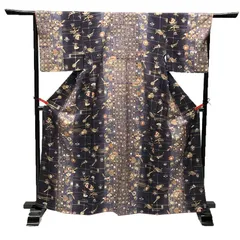 京やC134 正絹 小紋 ちりめん 鳳凰 唐草花文様 琵琶 文箱文様 金箔 紫 フォーマルからカジュアルまでOK ショッピング 観劇 お稽古 お仕立て上がり リサイクル着物 未使用 新古品