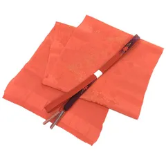 京やQ760 正絹 帯揚げ 帯締め 帯揚げ+帯締め2点セット  紅唐色 赤 ちりめん 金糸 桜文様 手組紐 手組ひも 平組 高麗組 袷の着物 単衣の着物 袷単衣兼用 訪問着 付下げ 色無地 小紋 紬などに フォーマルからカジュアルまでOK