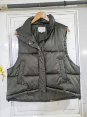 エイチアンドエム 最近流行りのキルティングダウンベスト 状態良好 バスト（胸幅）61