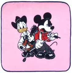 【中古】タオル・手ぬぐい(男性) B’z×ディズニー ハンカチタオル(ピンク) 「B’z 30th Year Exhibition “SCENES” 1988-2018」 Special Editionグッズ