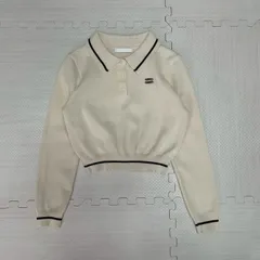 【F/美色】Chico ニットポロ クロップド 刺繍ロゴ ライン入り アイボリー 大人カジュアル