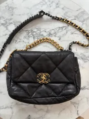 正規品 CHANEL シャネル 19 フラップバッグ ミディアム