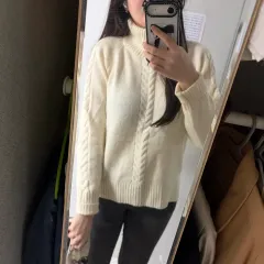 アイボリー ケーブル編み タートルネック ニット