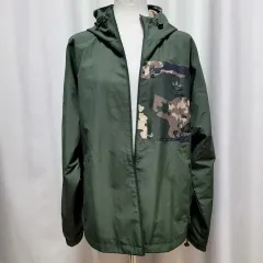 アディダス カモフラージュ ポケット ウインドブレーカー
