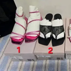 (新品) Jimmy Choo ジミーチュウ 靴 全て 15万円で 出品