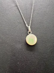 貝殻デザインネックレス