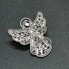 ビンテージ　ブローチ　天使をチーフにしたデザイン！モノトーン　クリスタル　花　エンジェル　ヴィンテージ　バッジ　ピンバッチ　レトロ　　( AKS043 )