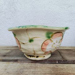 一点物　手描き 渕赤唐草 飯碗　隠し切高台 一点物 手描き 渕赤唐草 飯碗 隠し切高台 お茶碗 - メルカリ