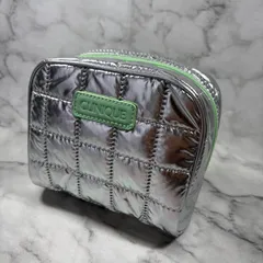 新品　CLINIQUE シルバー キルティングポーチのサムネイル