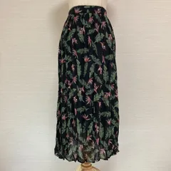 新品タグ付き　Loytaa（ロユタ）エステル花柄ワッシャースカート　ブラック　Fサイズのサムネイル