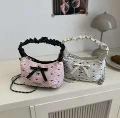 ピンクリボン付きチェーンショルダーバッグ レディース 脇掛けバッグ 斜め掛け対応 夏向け おしゃれミニバッグ