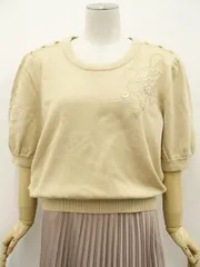 未使用品 レリアン Leilian  半袖 ラウンドネック ニットカットソー M相当 ベージュ 花柄 刺しゅう柄  中古のサムネイル