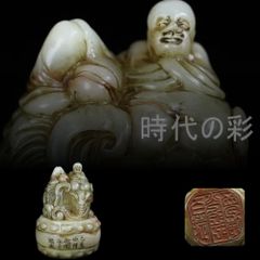 中国　琥珀彫刻　大黒像　仏像　置物　二体　木製の台座付き 中国 琥珀彫刻 大黒像 仏像 置物 二体 木製の台座付き - メルカリ