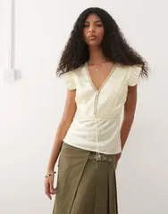 リクレイム ヴィンテージ レディース トップス シャツ レーストリム サテン レース Reclaimed Vintage satin day top with pintucks and lace trim in butter yellow Butter yel