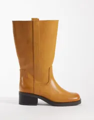 エイソス レディース シューズ ブーツ・レインブーツ ASOS DESIGN Curve Cherry pull on trucker boots in tan タンのサムネイル