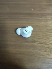 Beats Studio Buds+ アイボリー 左耳のみのサムネイル