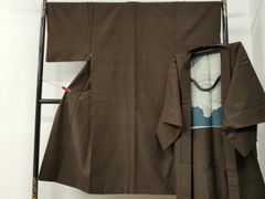 本場結城紬 色無地 証紙付き 袷 着物 抹茶色 - メルカリ