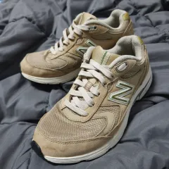 230) ニューバランス 880 ベージュ