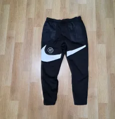 (送料込み)NIKE スウッシュ FC トレーナー パンツ XL