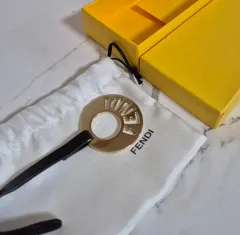 (正規品) FENDI フェンディ オ楽 ペンダント キーホルダー バッグチャーム