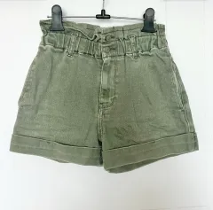 Hollister カーキ ショートパンツ