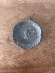 フランスアンティーク ピューター皿 フルール・ド・リス 13cm 錫製 小皿 フランスアンティーク ピューター皿 フルール・ド・リス 13cm 錫製