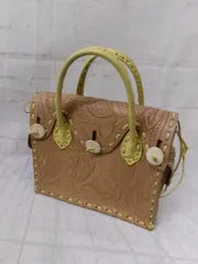 【中古】CARVING TRIBES ｶｰﾋﾞﾝｸﾞﾄﾗｲﾌﾞｽ ｴﾝﾎﾞｽﾚｻﾞｰﾊﾝﾄﾞﾊﾞｯｸﾞ ﾗｲﾄﾌﾞﾗｳﾝ/ｲｴﾛｰ  991914283