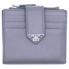 PRADA (プラダ) トライアングルロゴプレート サフィアーノレザー コンパクトウォレット 二つ折り財布 グレー 2MC066