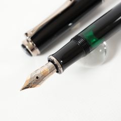 Pelikan スーベレーン ペン先刻印：14C-585 EF - メルカリ