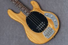 デ*ー様 1982 MUSICMAN STINGRAY プレアーニー スティング - メルカリ