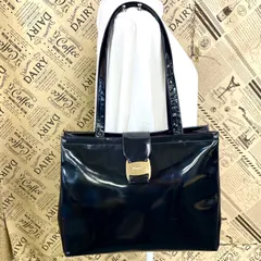 フェラガモ トートバッグ エナメル 黒 A4 ビジネス 旅行 ヴァラ GD254