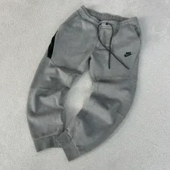 ナイキ テック フリース グレー ジョガーパンツ