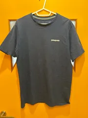 Y【Y5-64】◇  patagonia    サイズXS    Tシャツ　紺色　メンズ