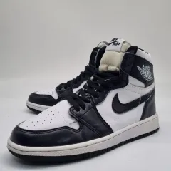 ナイキ ジョーダン1 レトロ ミッド 240
