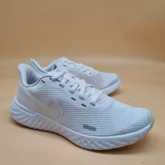 ナイキ レボリューション5 スニーカー 220