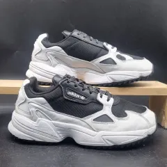 アディダス ファルコン レディース スニーカー 23.5センチ