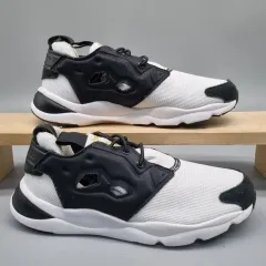 リーボック フューリーライト テック レディーススニーカー 23.5センチ