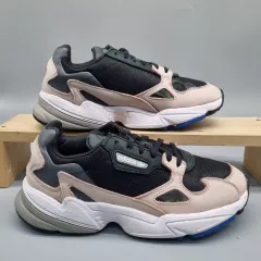 アディダス ファルコン スニーカー 245