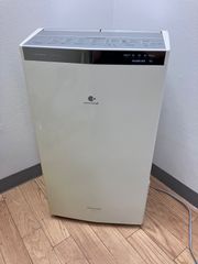 O Panasonic 衣類乾燥除湿機 18年製 F-YHRX200 - メルカリ