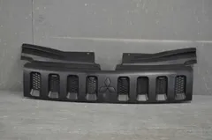 デリカd5 前期 フロントグリル でっかい字で D 5 をアピールしまくり