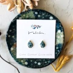 【再販】お花舞う 金継ぎ  陶器 ピアス イヤリング ノンホールピアス    花 ネイビー 紺 ゴールド 金 やきもの ギフト プレゼント 贈り物 母の日 誕生日 シック 敬老の日 クリスマス