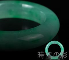 清時代 淡緑色 T天然石 翡翠 円柱形 バングル 本玉 本翡翠 - メルカリ