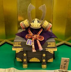 純銀製 兜 金銀工芸家 関武比古 兜4号 (剣付) - メルカリ